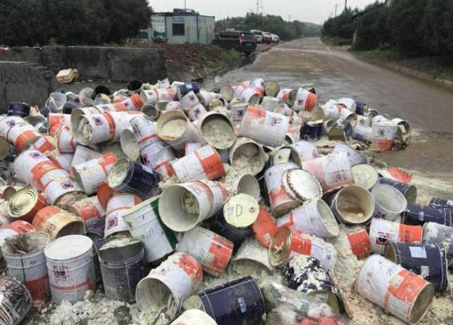 废弃油漆桶回收要找准具有资质的厂家